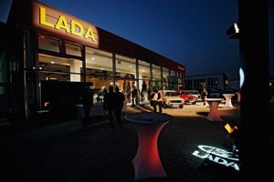 В Венгрии открылся первый салон автомобилей Lada